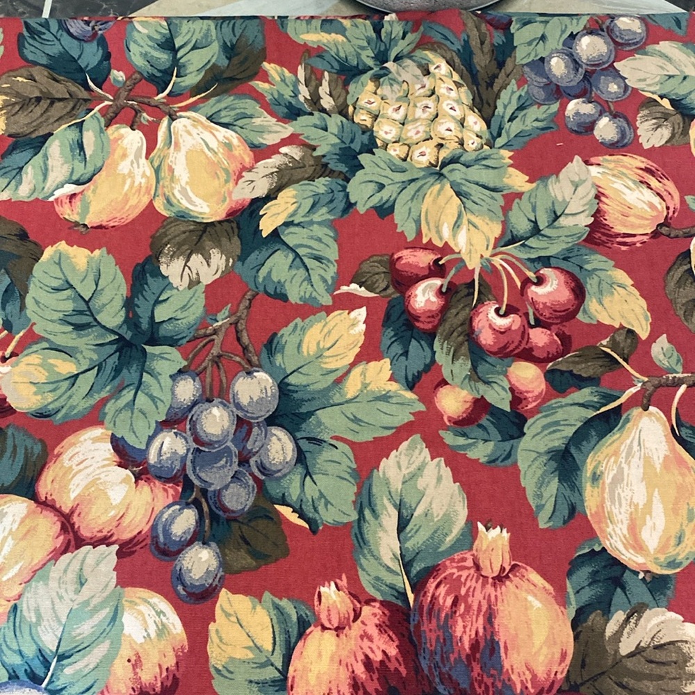 Table cloth 86 x 52 fruit pattern by the Never dull Apron Co